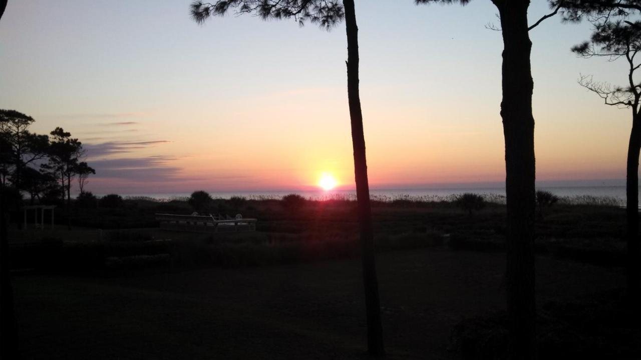 Nothing But Ocean In Forest Beach Hilton Head Island Exteriör bild